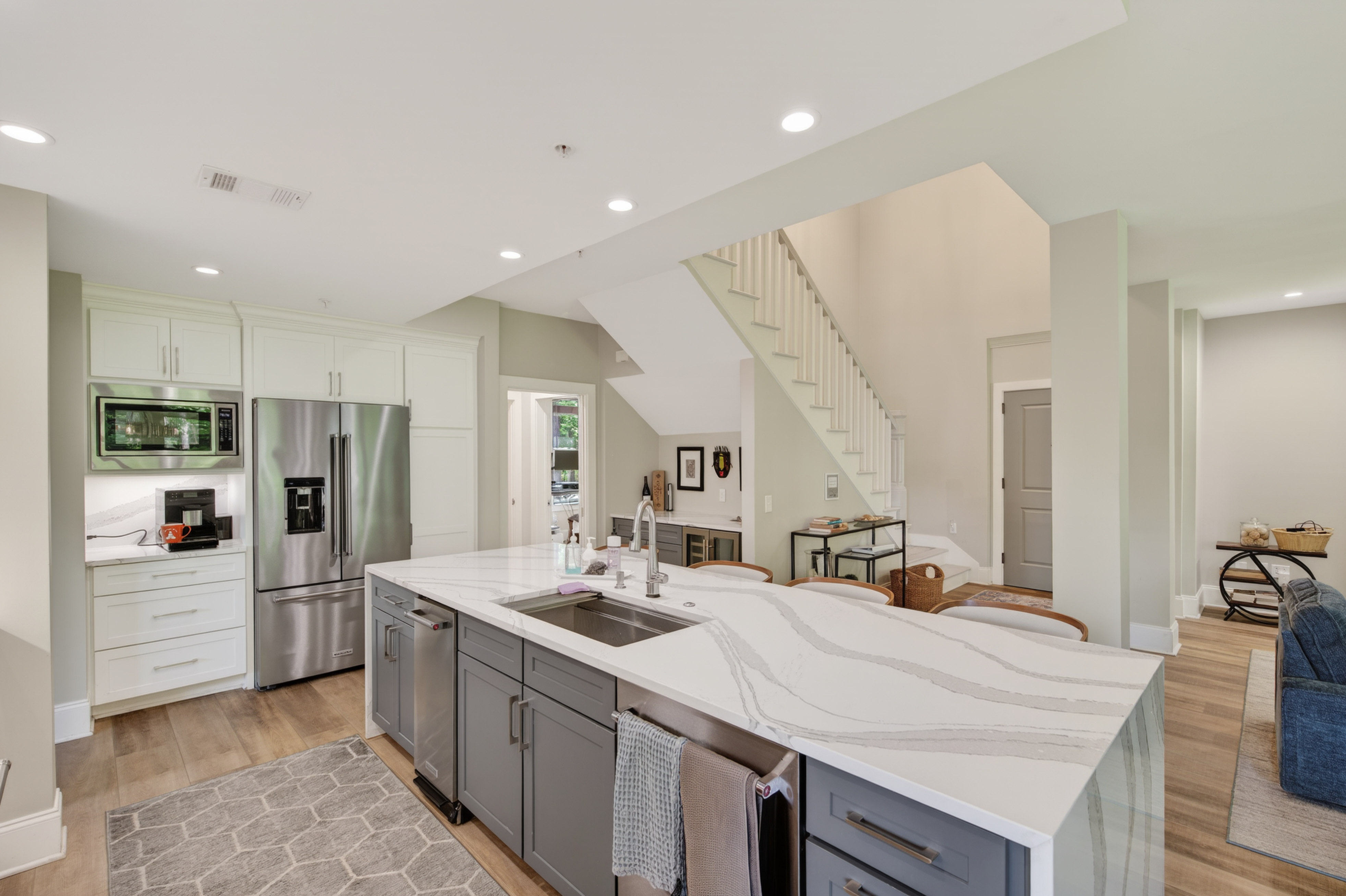 1010F Tailwater image 14